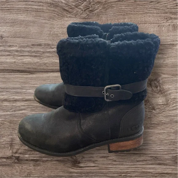 UGG Womens Short Boot Size 8.5 Blayre II Black Fur Wood Heel Buckle - Picture 2 of 14